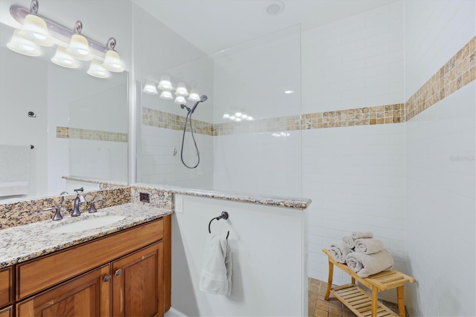 ARTISTS ENCLAVE - Residential