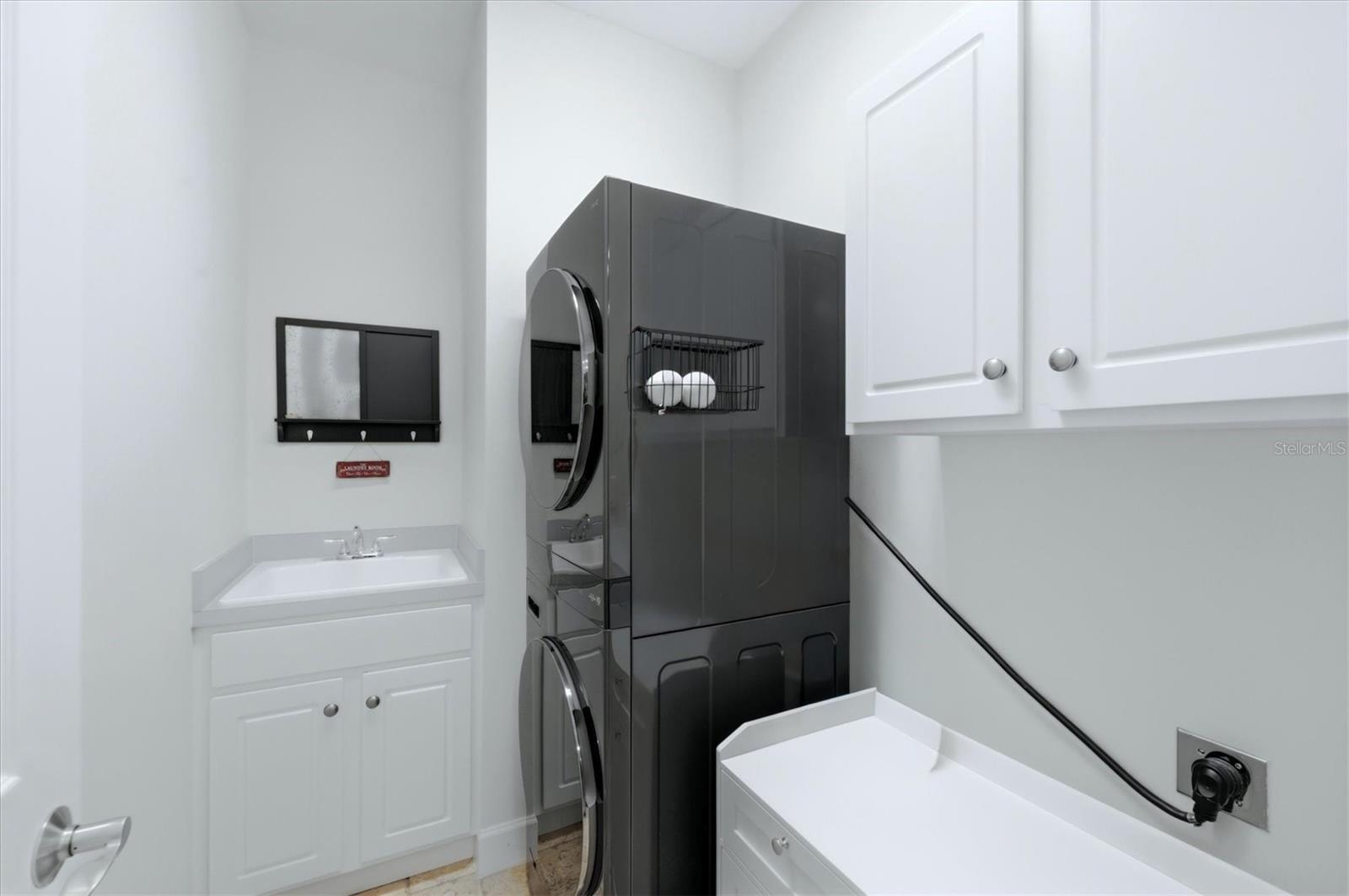 ARTISTS ENCLAVE - Residential