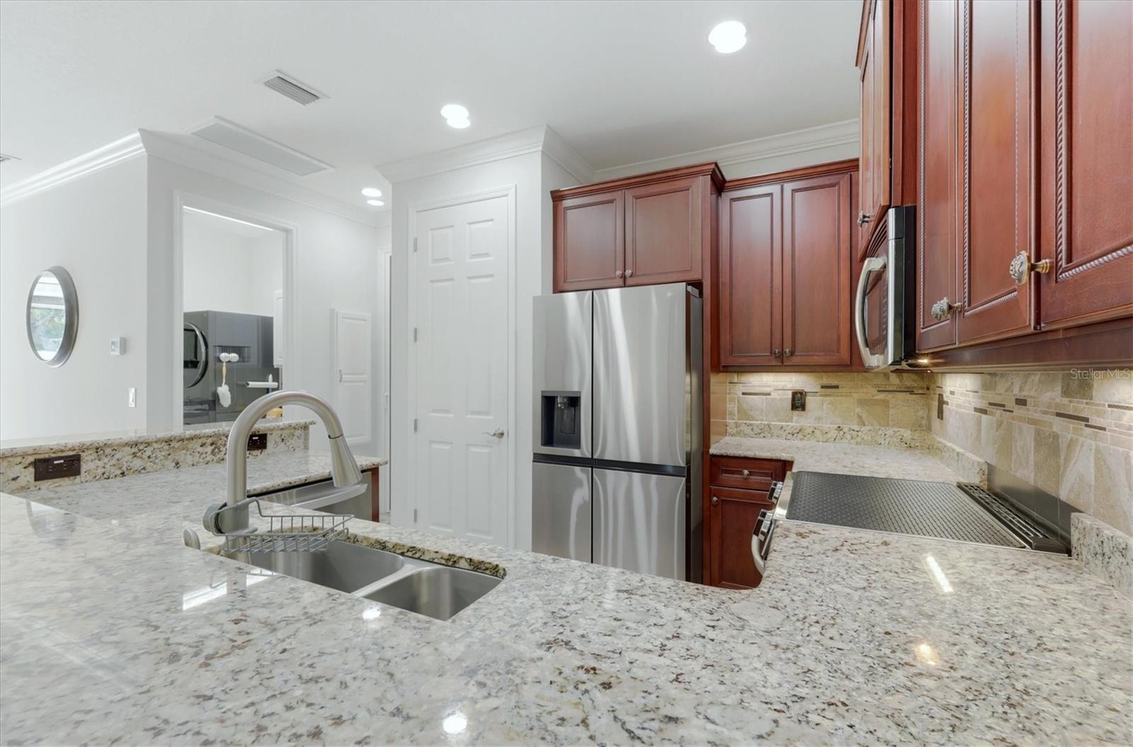 ARTISTS ENCLAVE - Residential