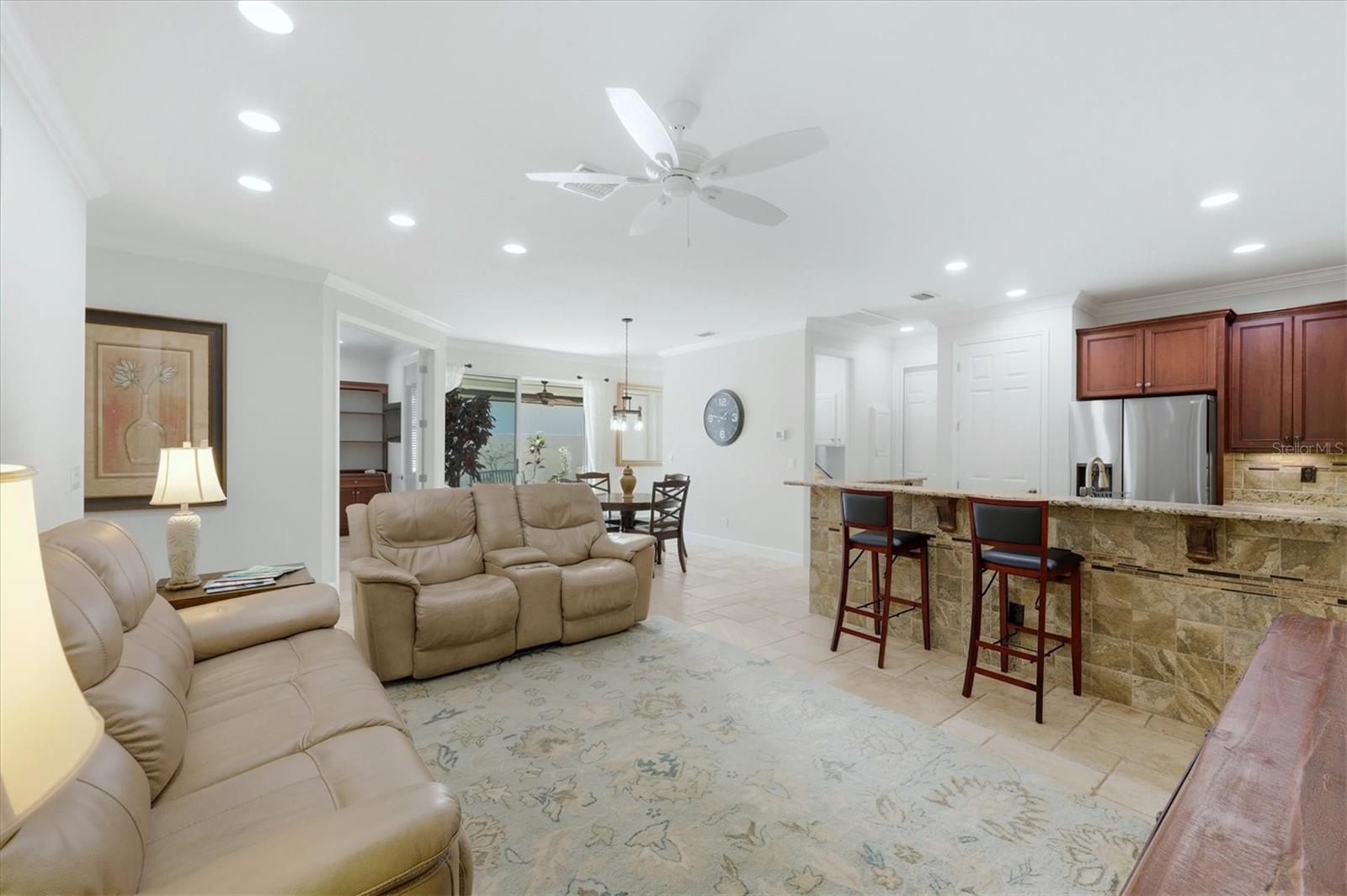 ARTISTS ENCLAVE - Residential