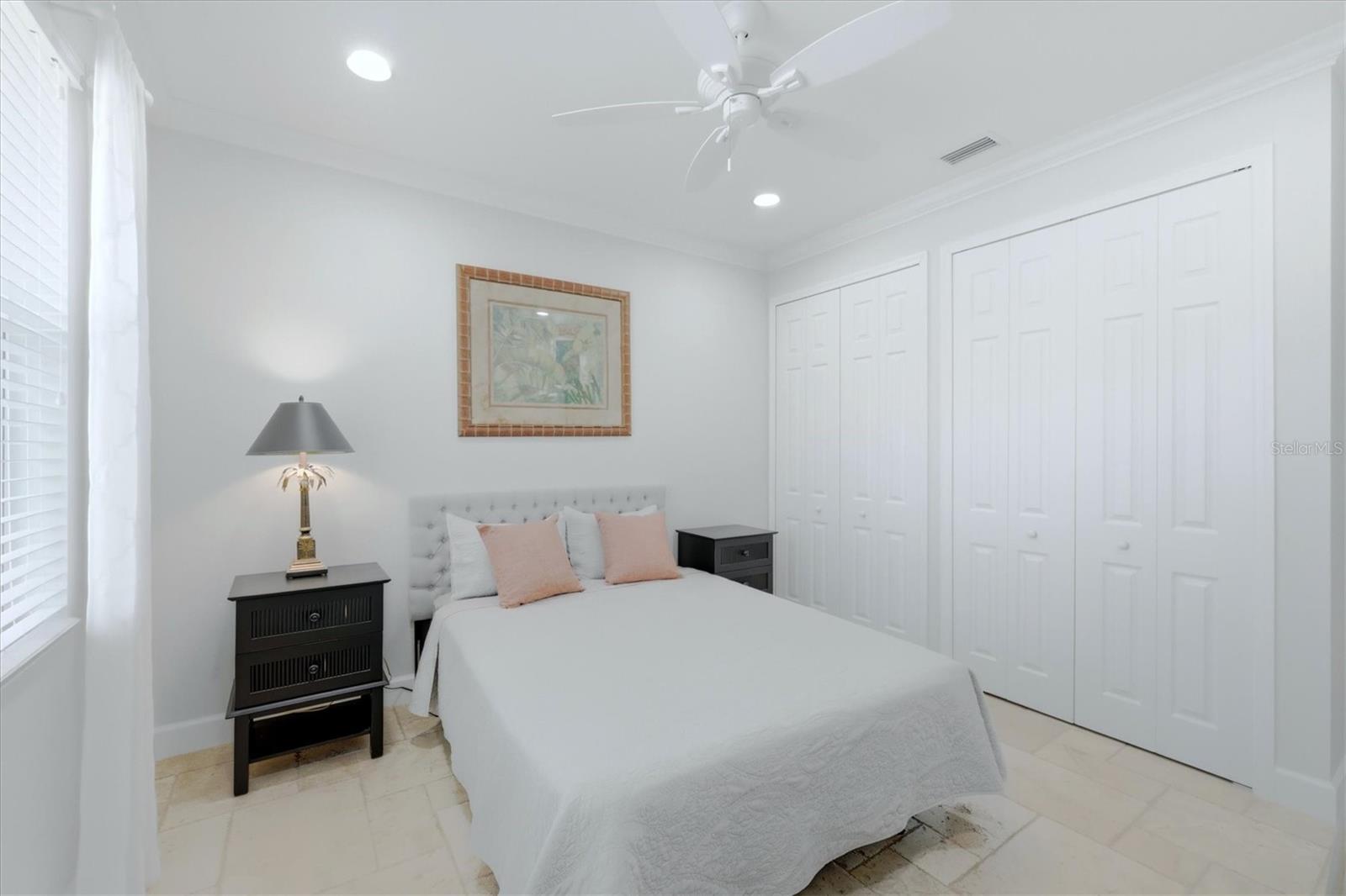 ARTISTS ENCLAVE - Residential