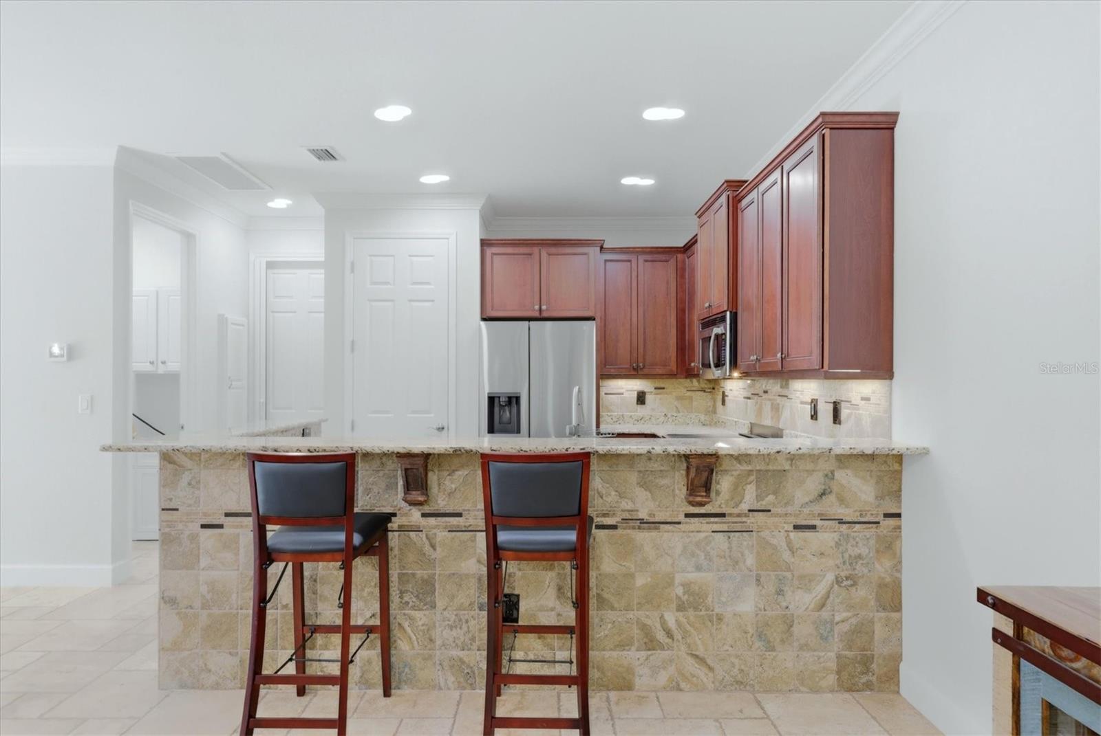 ARTISTS ENCLAVE - Residential