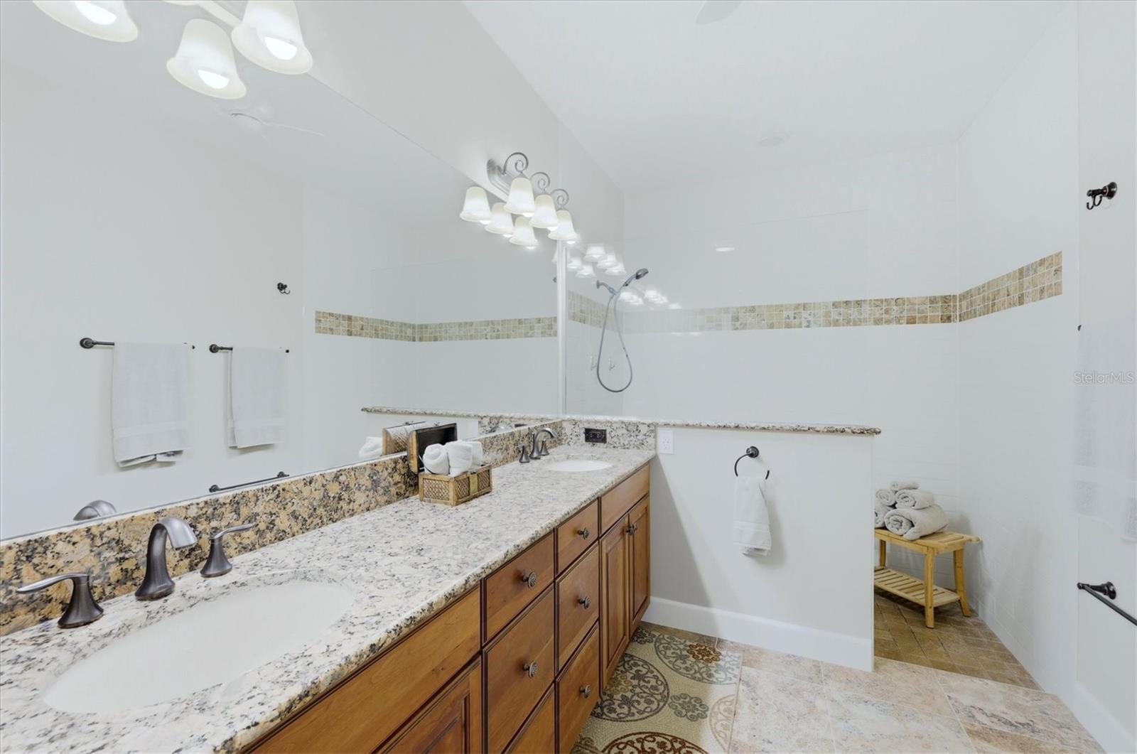 ARTISTS ENCLAVE - Residential