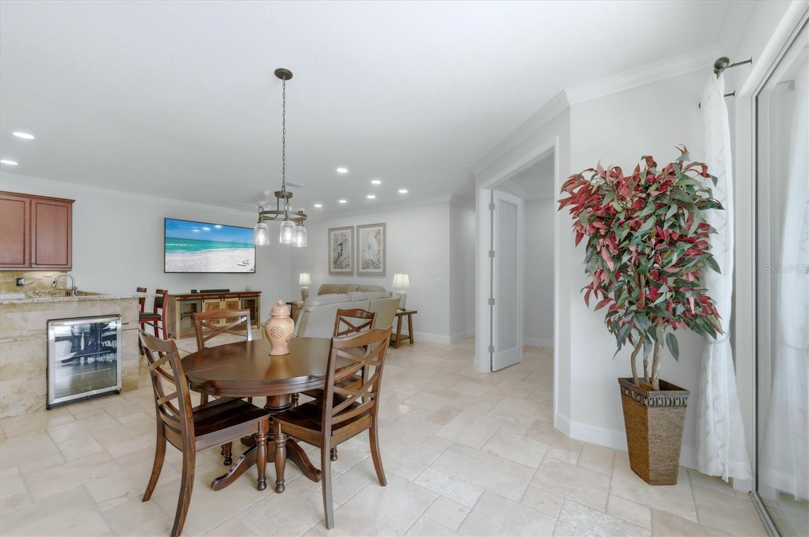 ARTISTS ENCLAVE - Residential