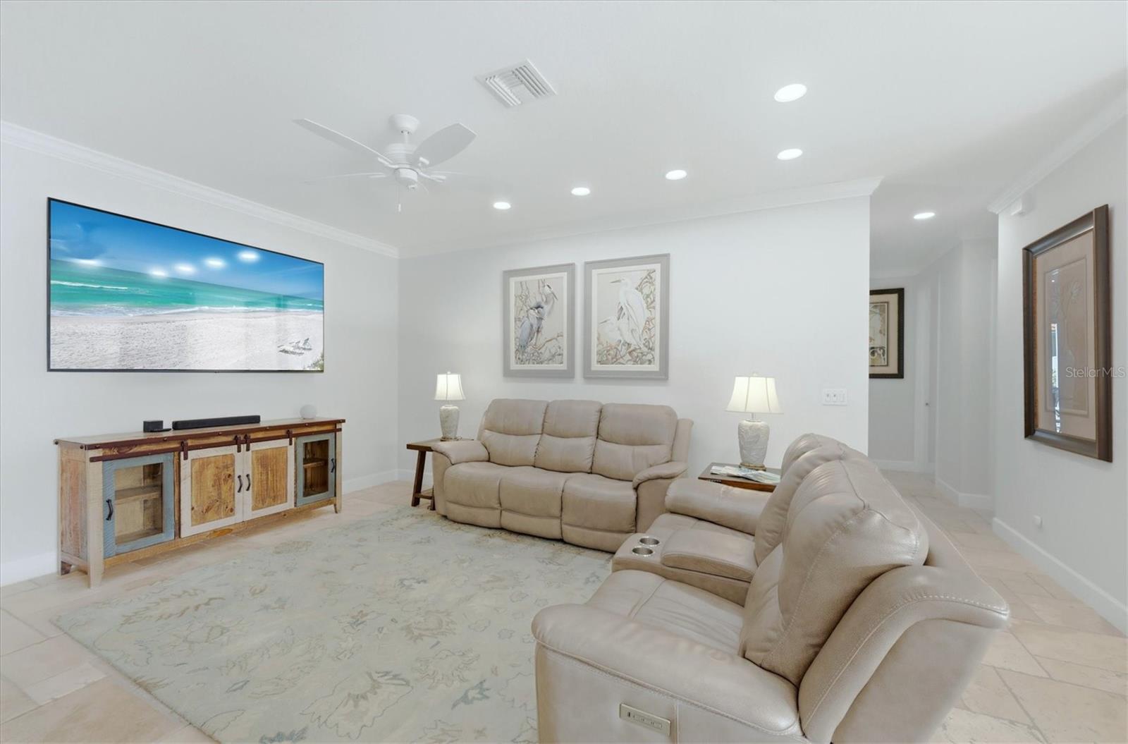 ARTISTS ENCLAVE - Residential