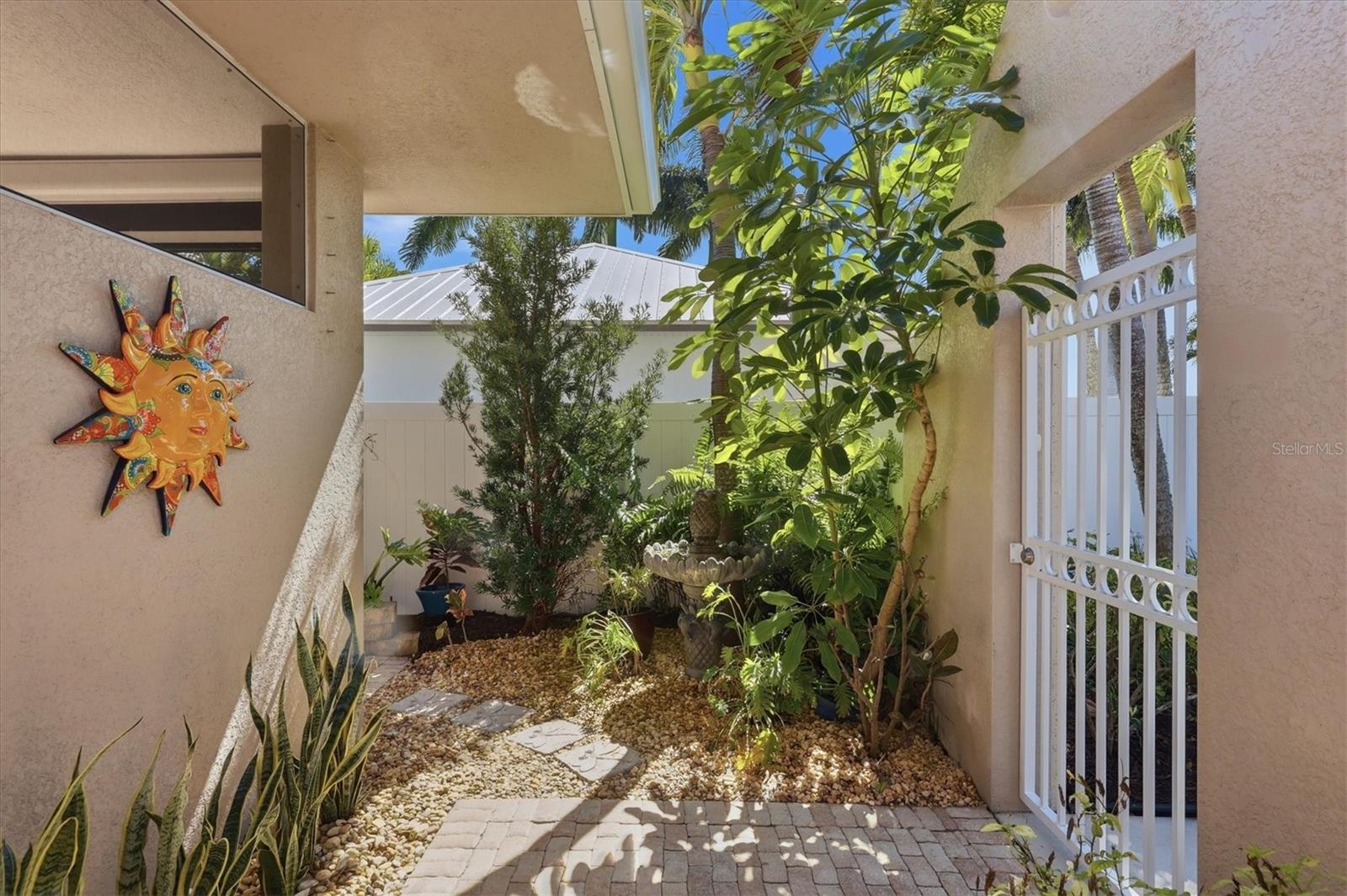 ARTISTS ENCLAVE - Residential