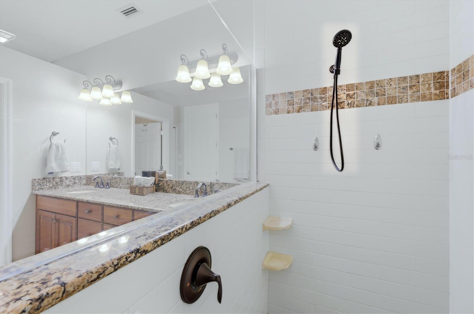 ARTISTS ENCLAVE - Residential