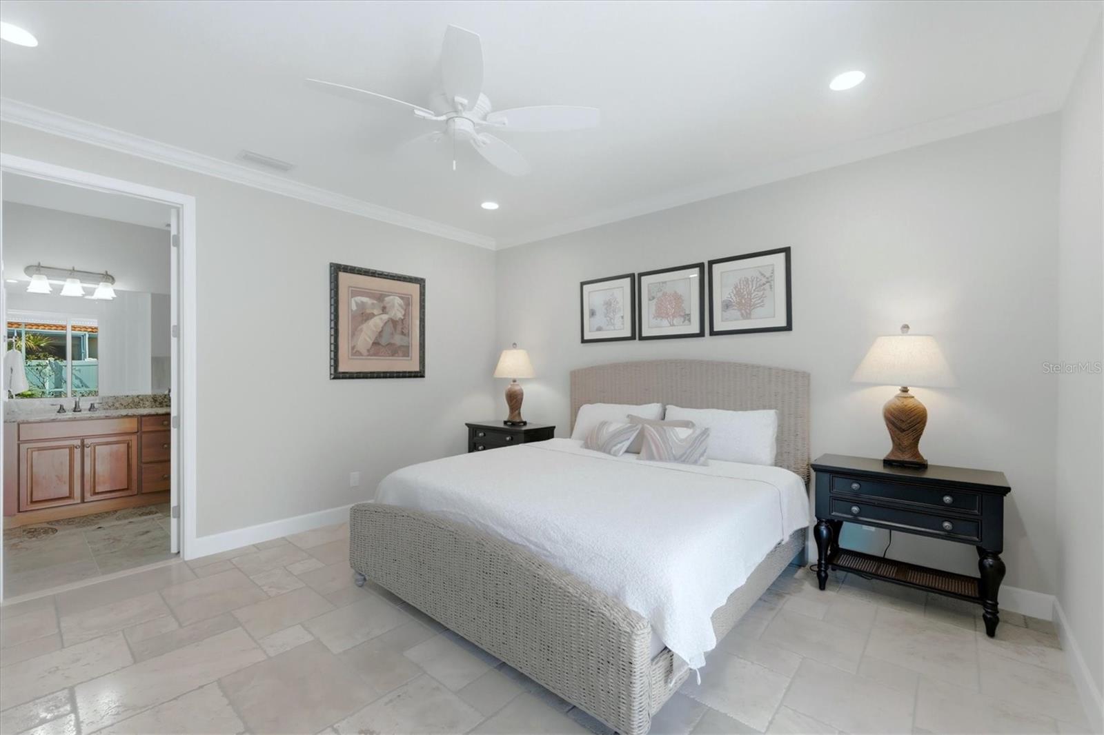 ARTISTS ENCLAVE - Residential