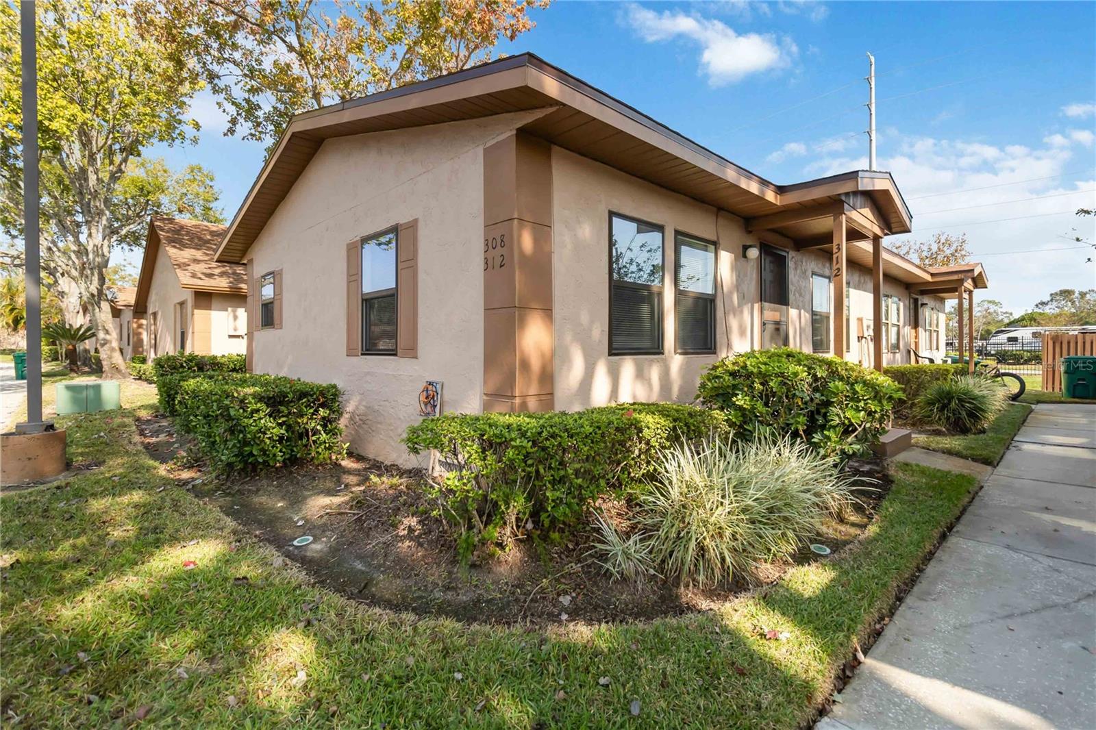 TOWNHOMES WINTER GARDEN - Residential Lease