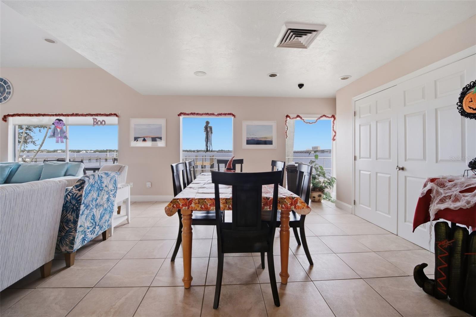 RIVER OAKS APTS SEC A - Residential