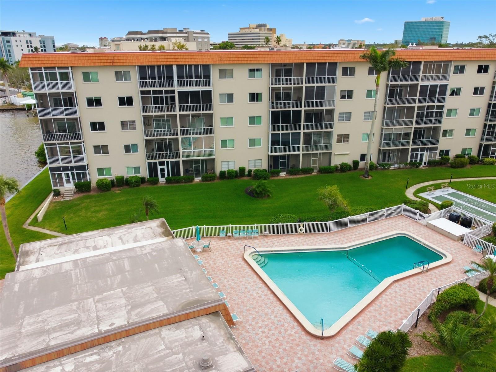 RIVER OAKS APTS SEC A - Residential