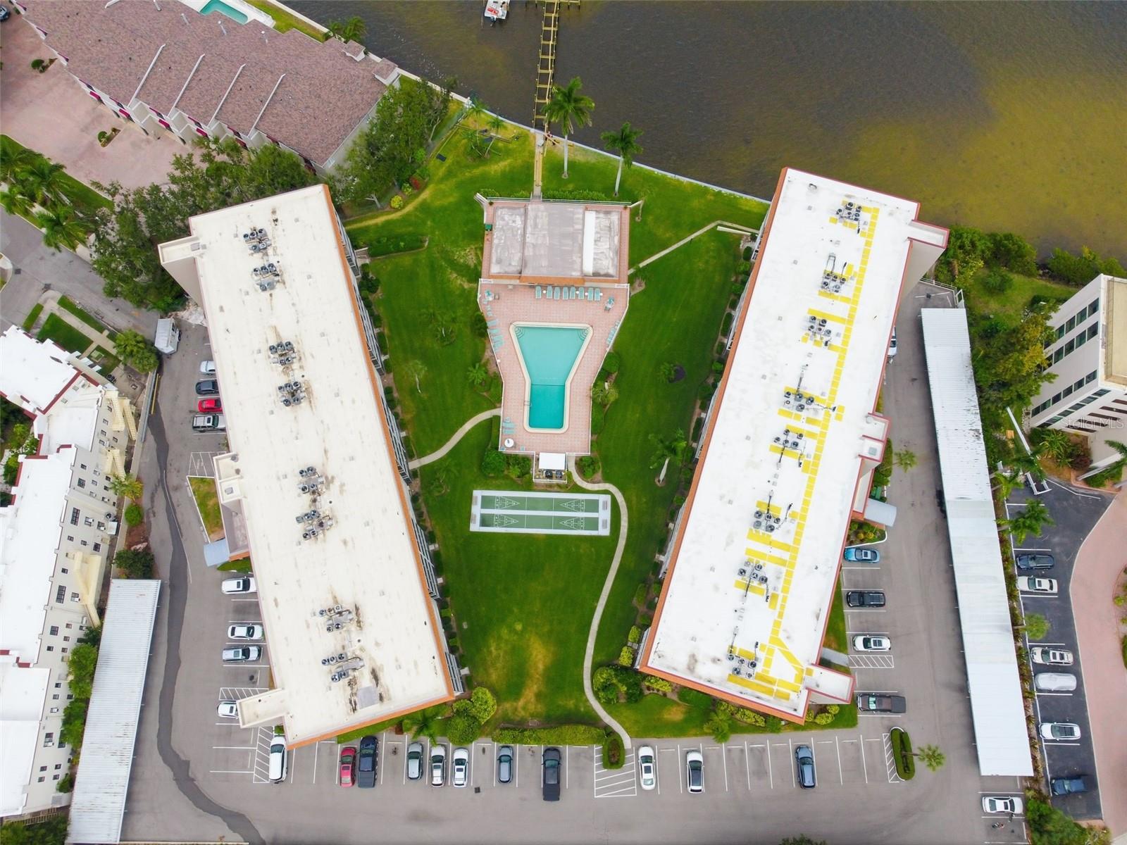 RIVER OAKS APTS SEC A - Residential