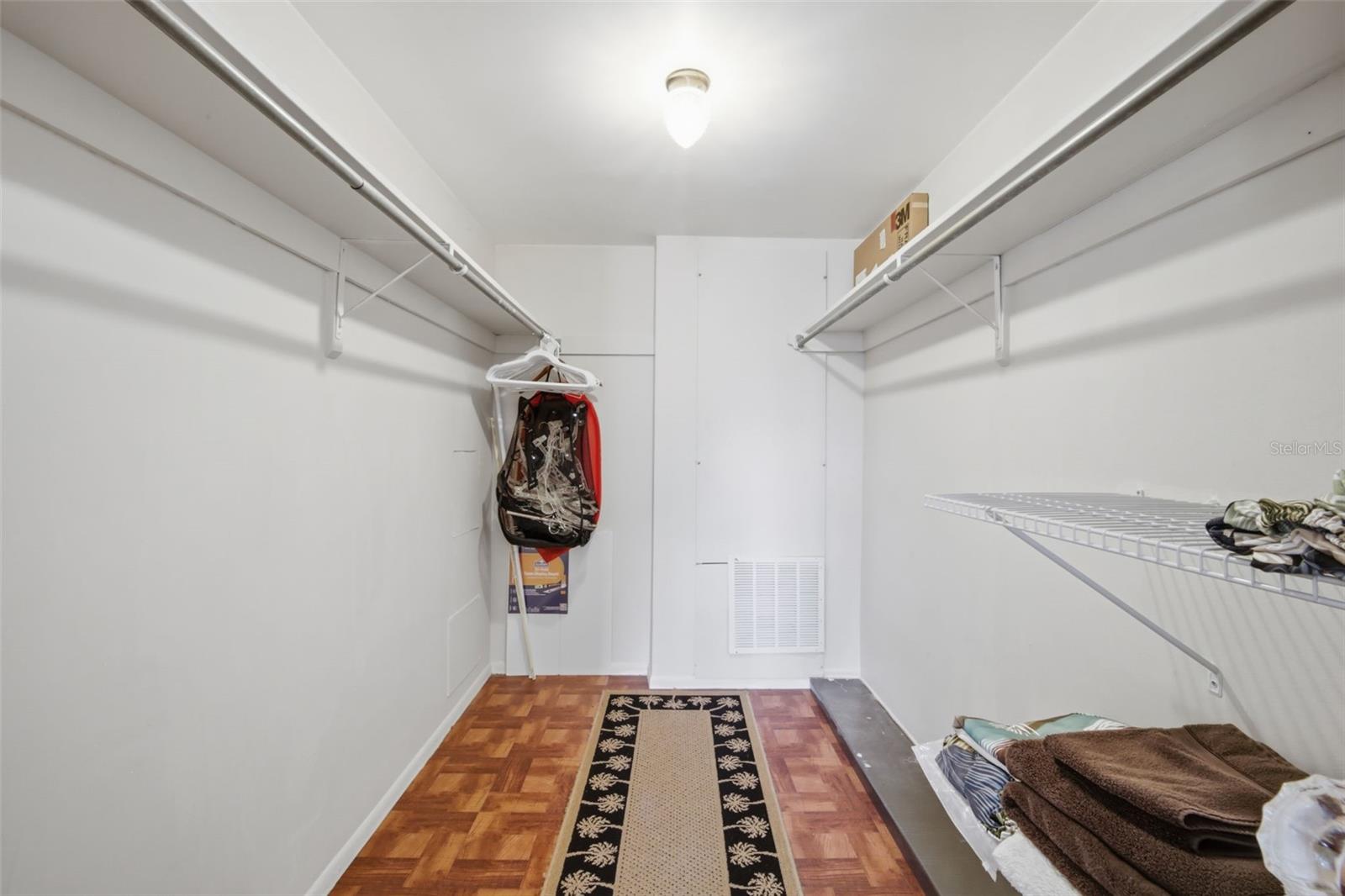 RIVER OAKS APTS SEC A - Residential