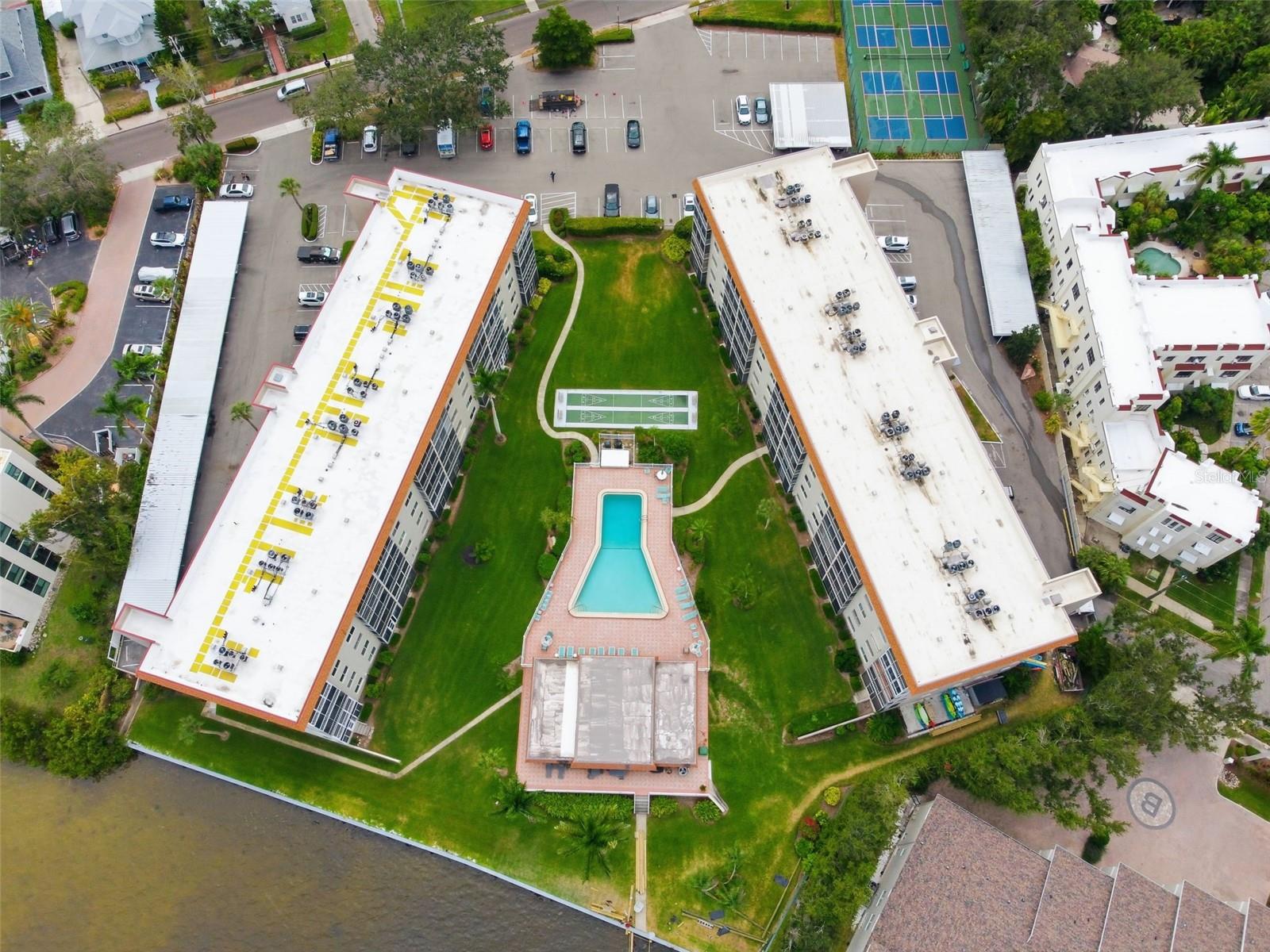 RIVER OAKS APTS SEC A - Residential