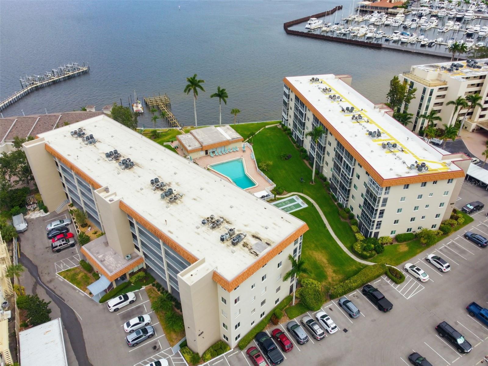 RIVER OAKS APTS SEC A - Residential