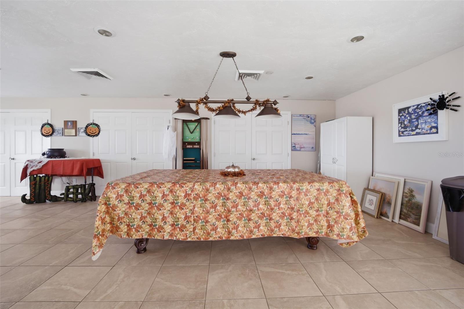 RIVER OAKS APTS SEC A - Residential