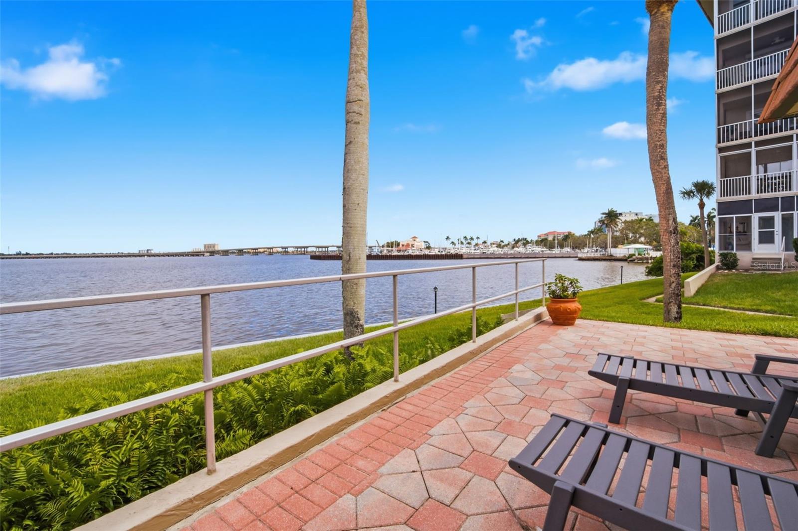 RIVER OAKS APTS SEC A - Residential