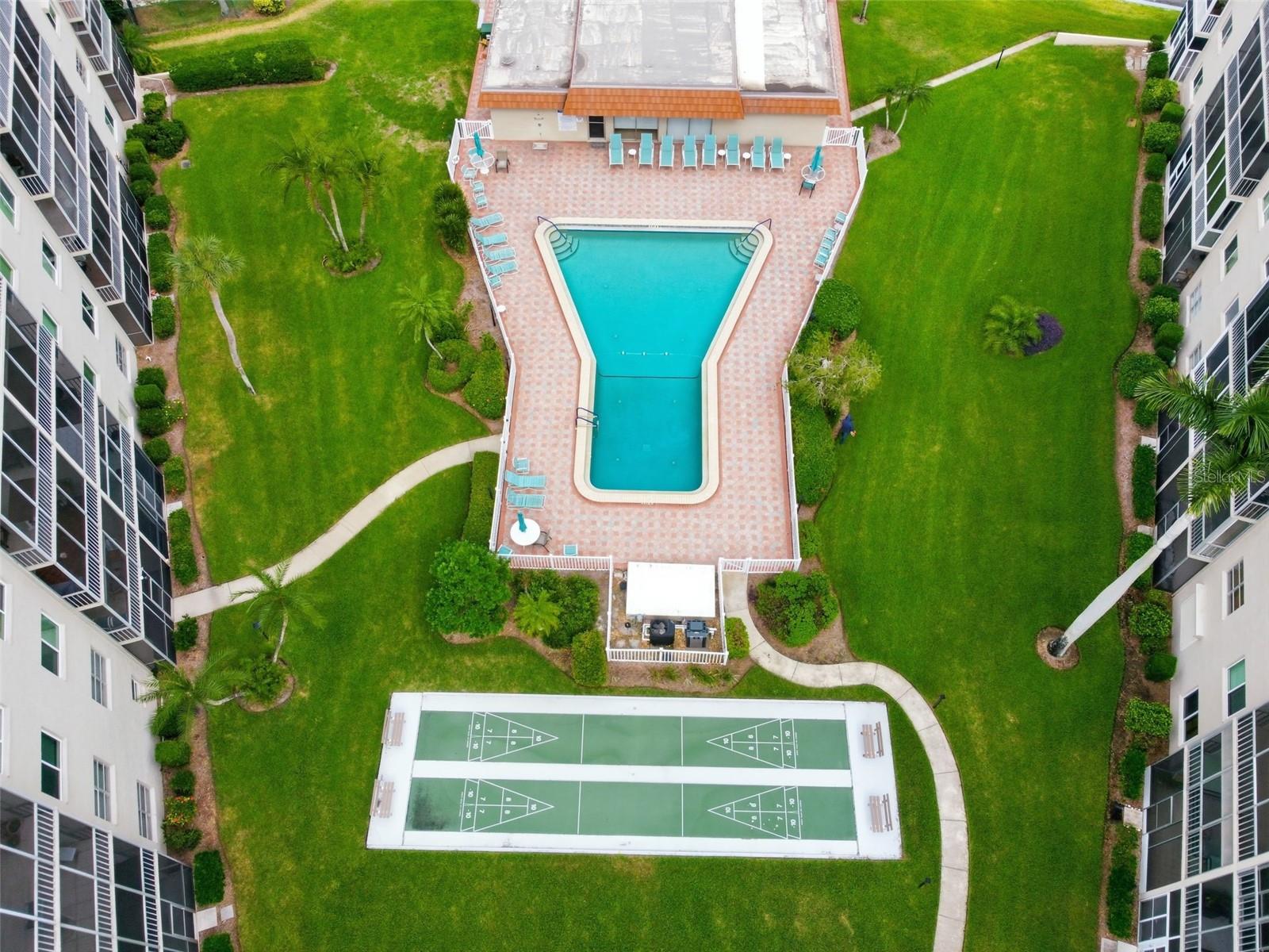 RIVER OAKS APTS SEC A - Residential