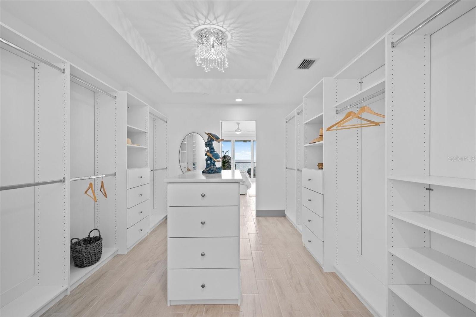 ONELLA CONDO - Residential