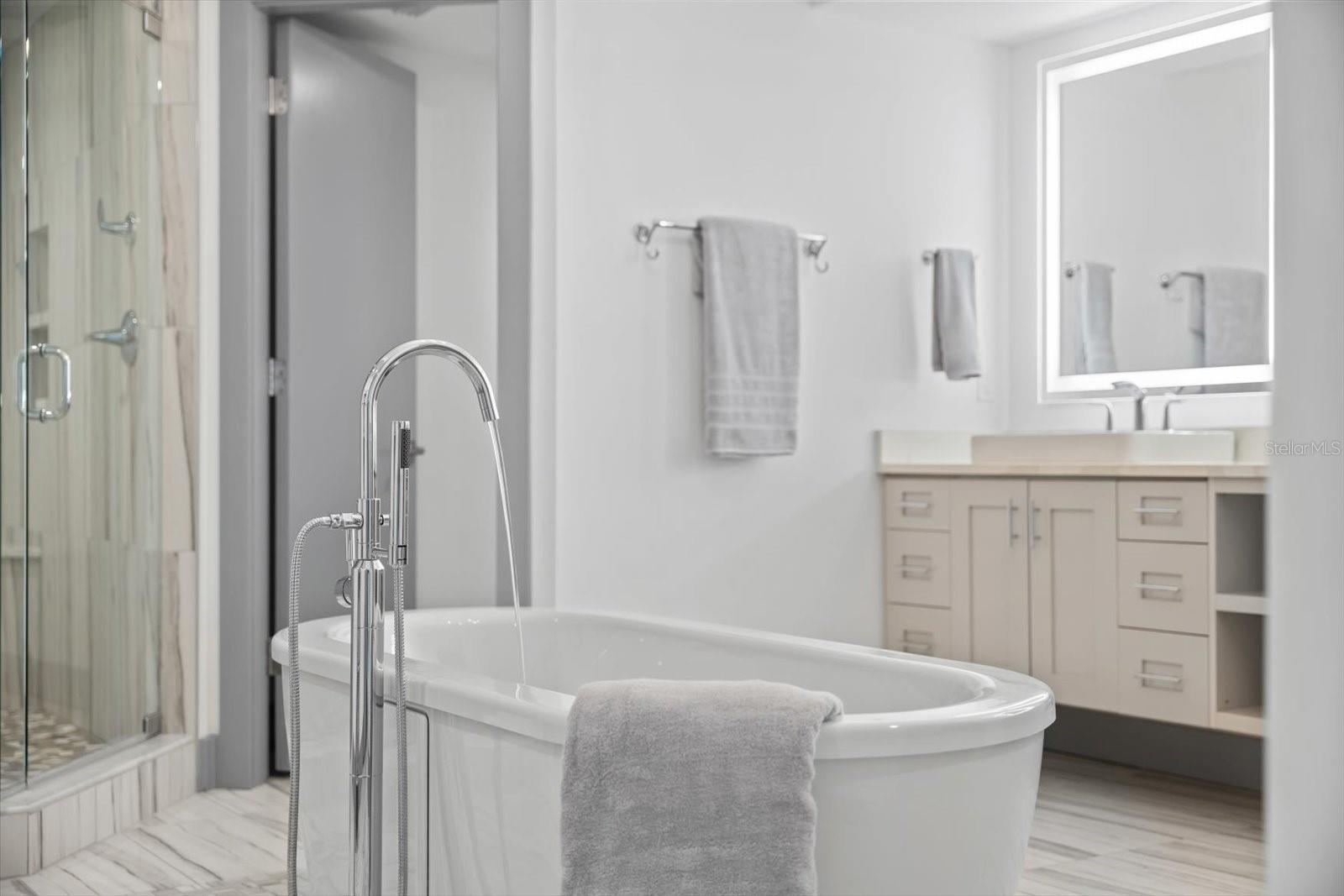 ONELLA CONDO - Residential