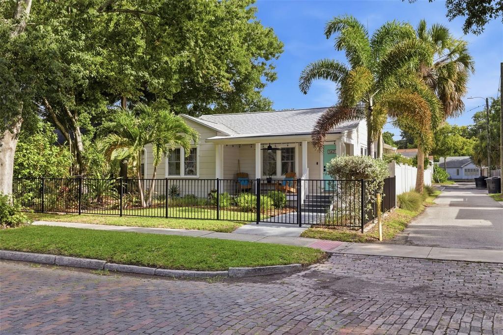 Photo of 1421 21st Avenue N, St Petersburg, FL 33704 (MLS # TB8513316)