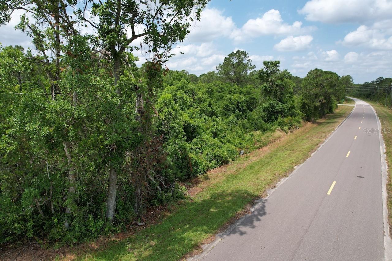 Great opportunity to enjoy not only all the amenities available in the community, but also all the surrounding nature. It is a great opportunity to build the house of your dreams or just purchase the lot for investment purposes in a developing community.