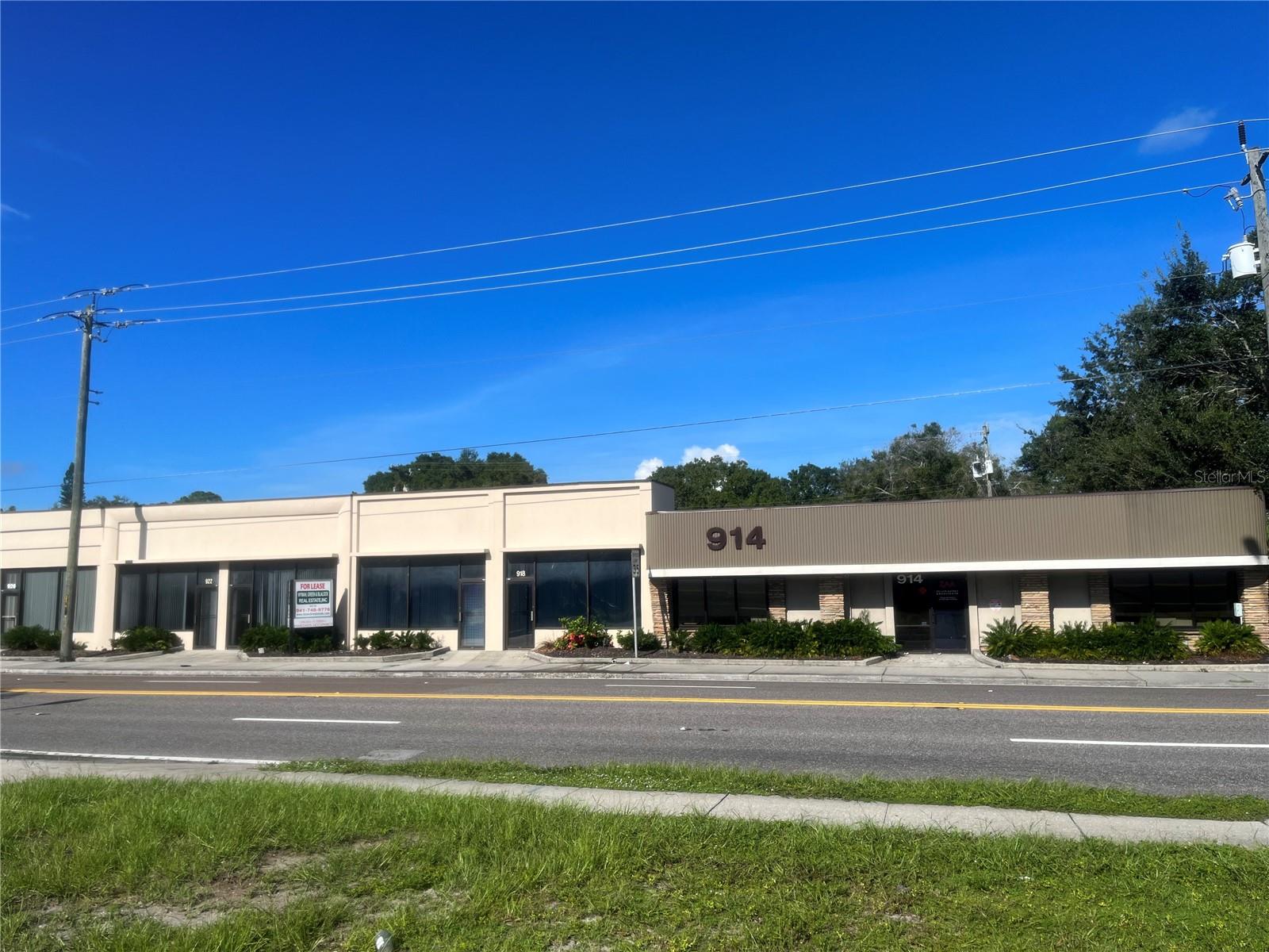 Total of 7,500 square feet of tenant occupied offices in Downtown Bradenton Core. Long term tenants in place with options to renew and escalators. Private parking lot with additional vacant lot for expansion. Long term leases. Excellent visibility. Call for Confidentiality Agreement to receive financial information.