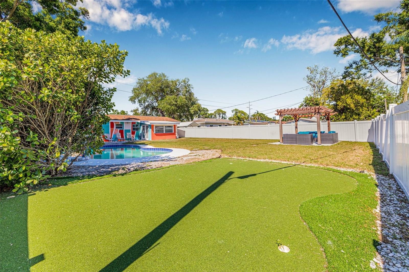 PARADISE PARK MANOR - Residential Lease