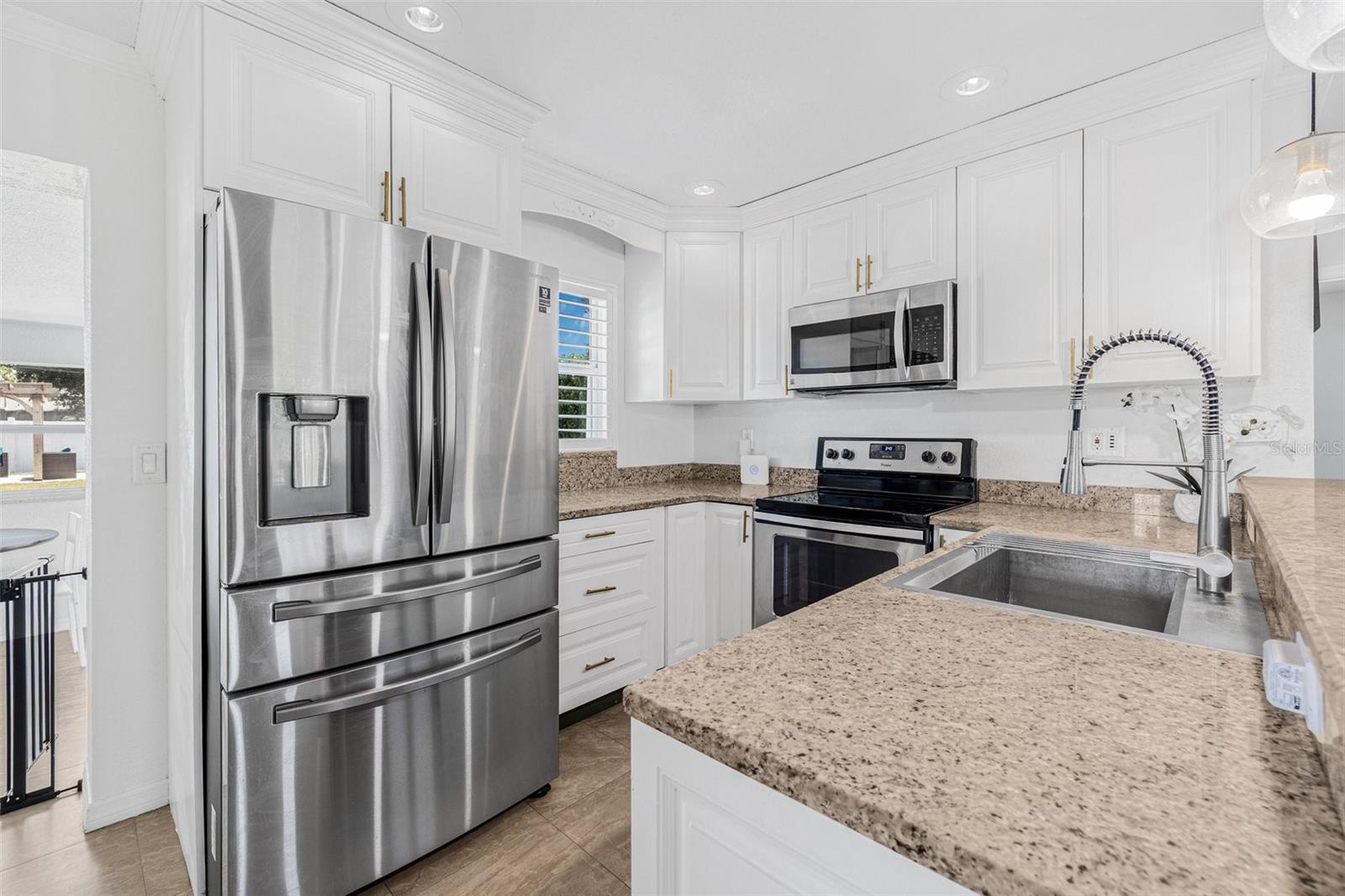 PARADISE PARK MANOR - Residential Lease