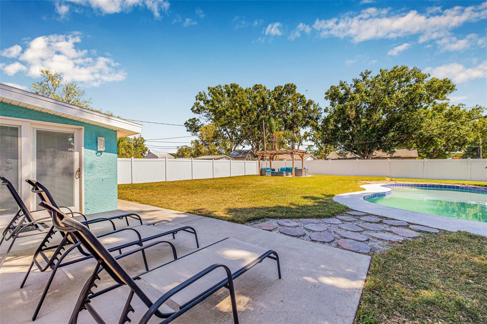 PARADISE PARK MANOR - Residential Lease