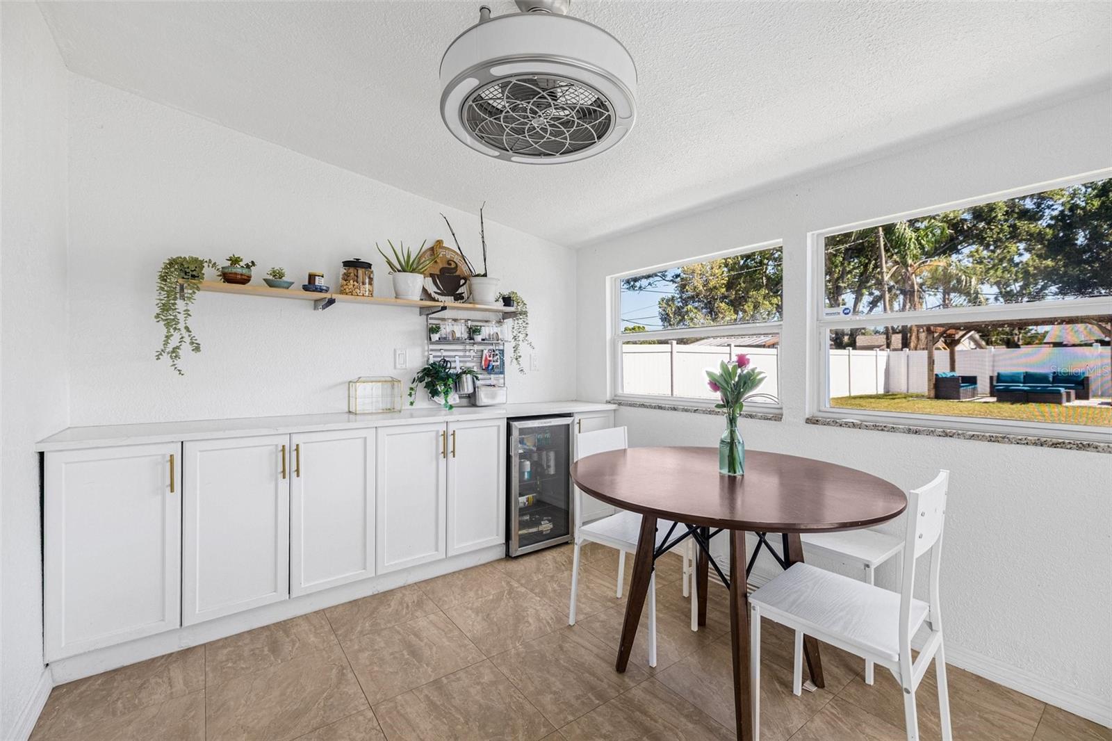 PARADISE PARK MANOR - Residential Lease