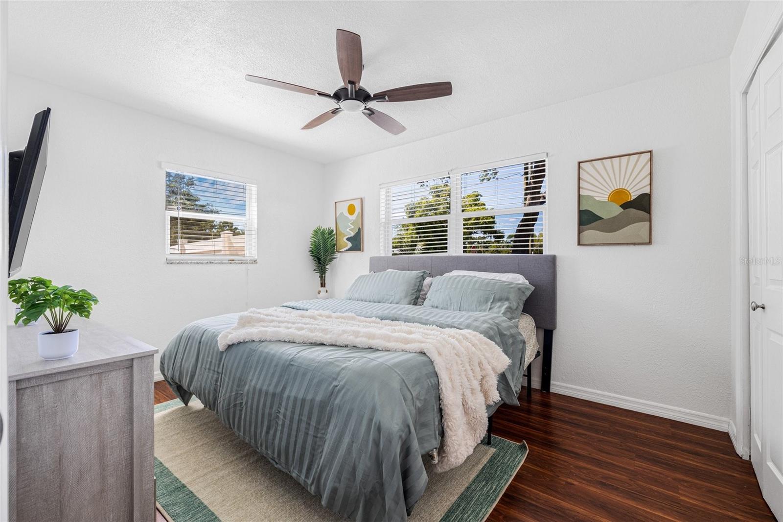 PARADISE PARK MANOR - Residential Lease