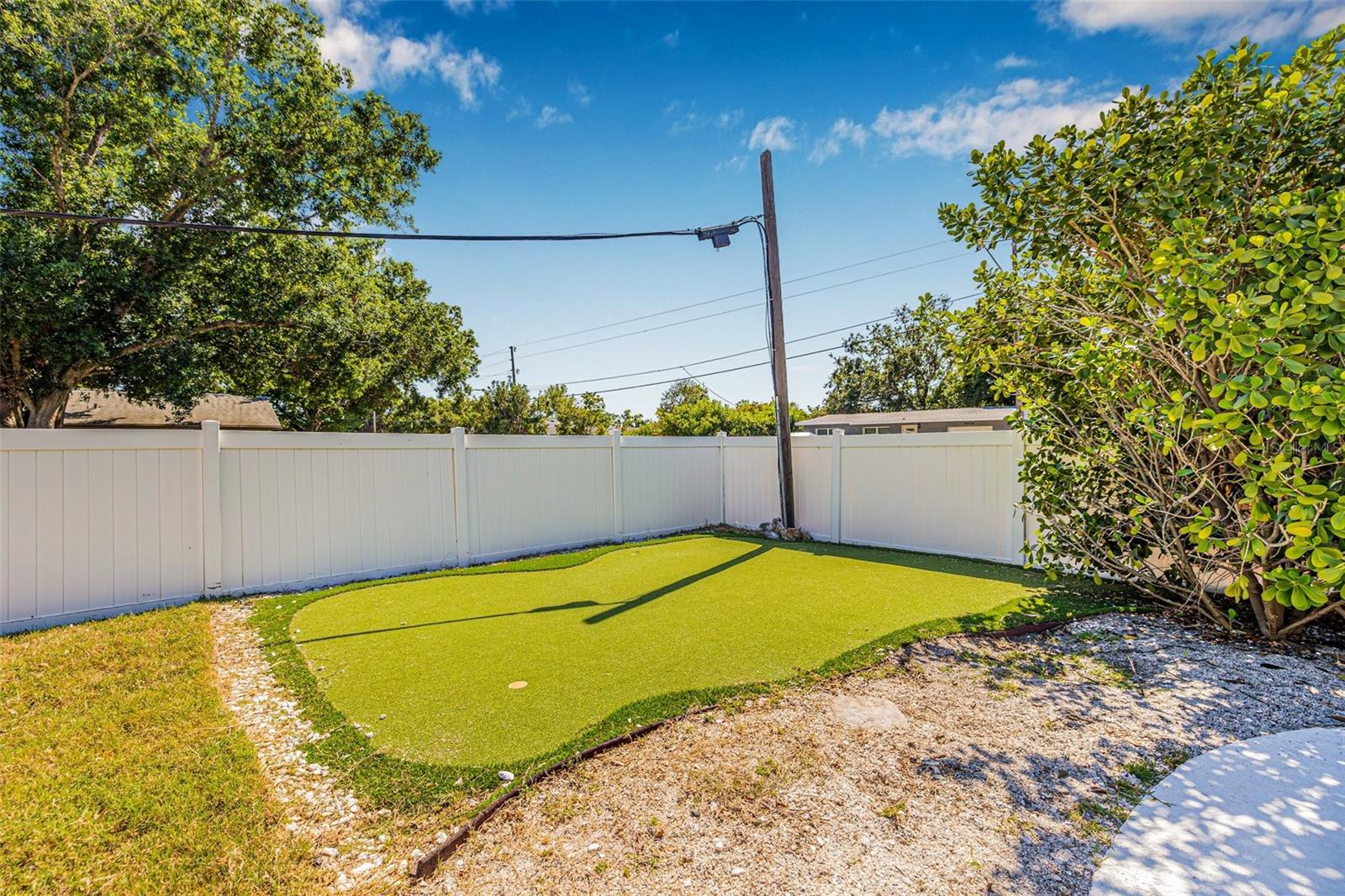 PARADISE PARK MANOR - Residential Lease