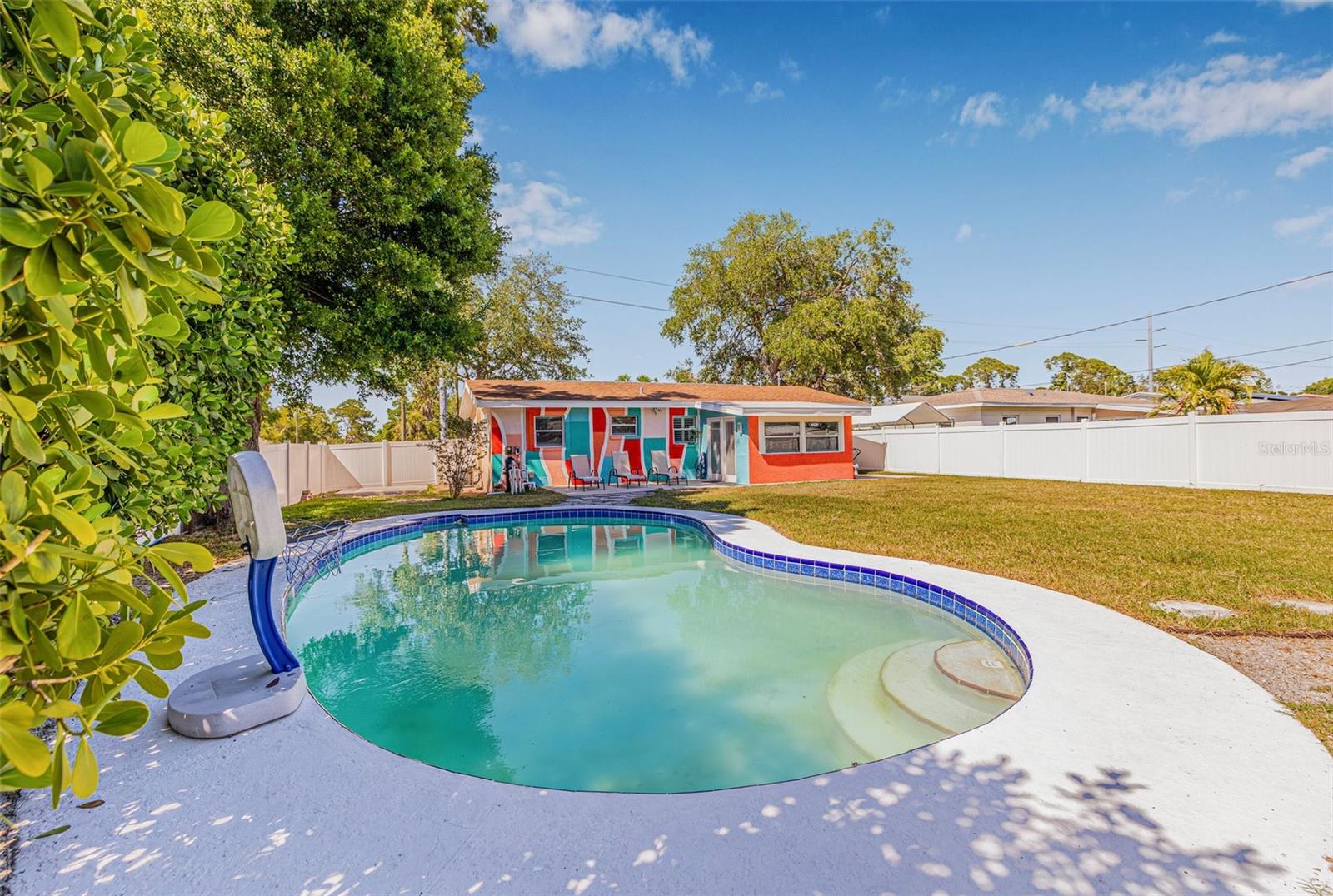 PARADISE PARK MANOR - Residential Lease