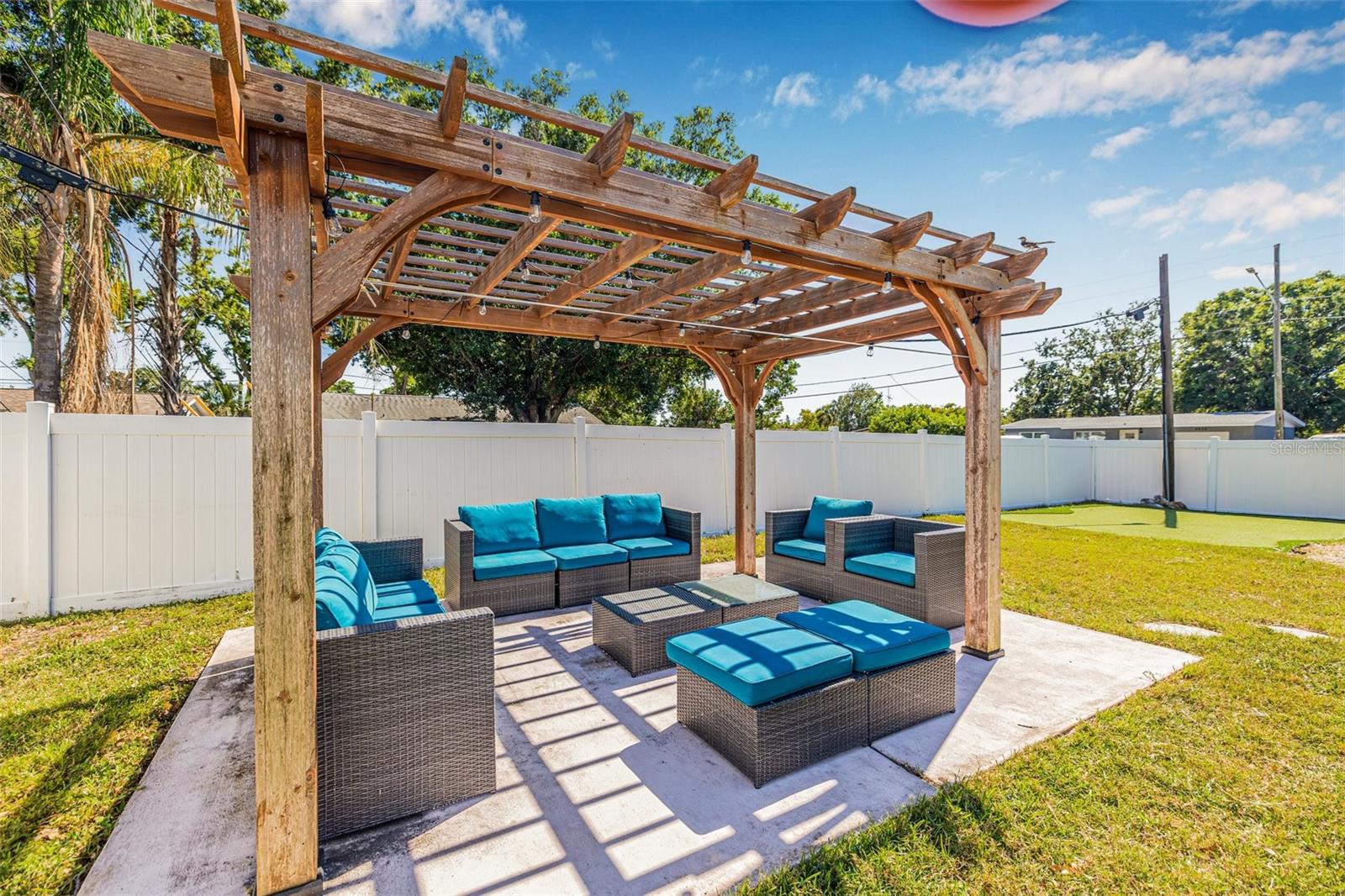 PARADISE PARK MANOR - Residential Lease