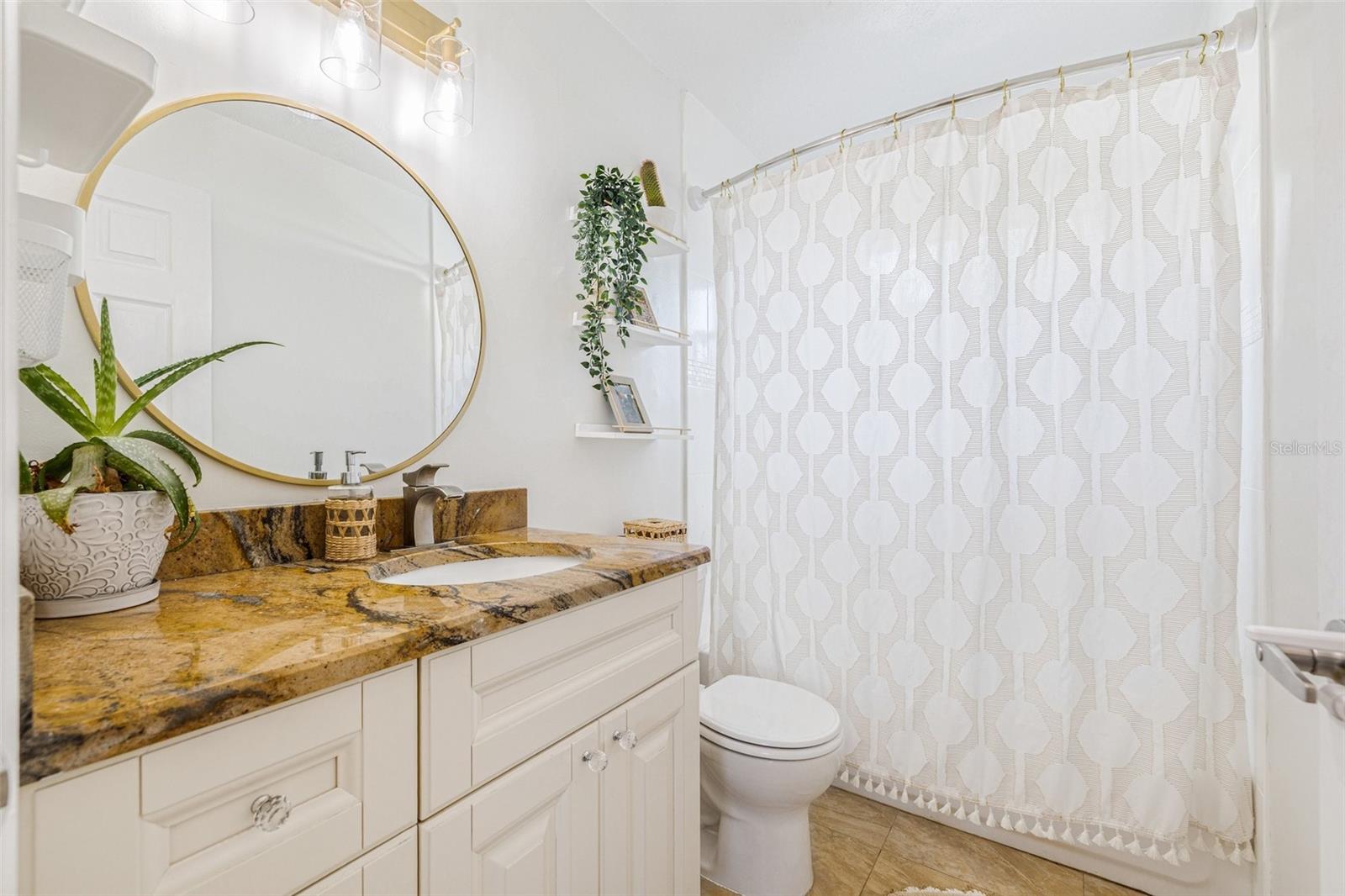 PARADISE PARK MANOR - Residential Lease