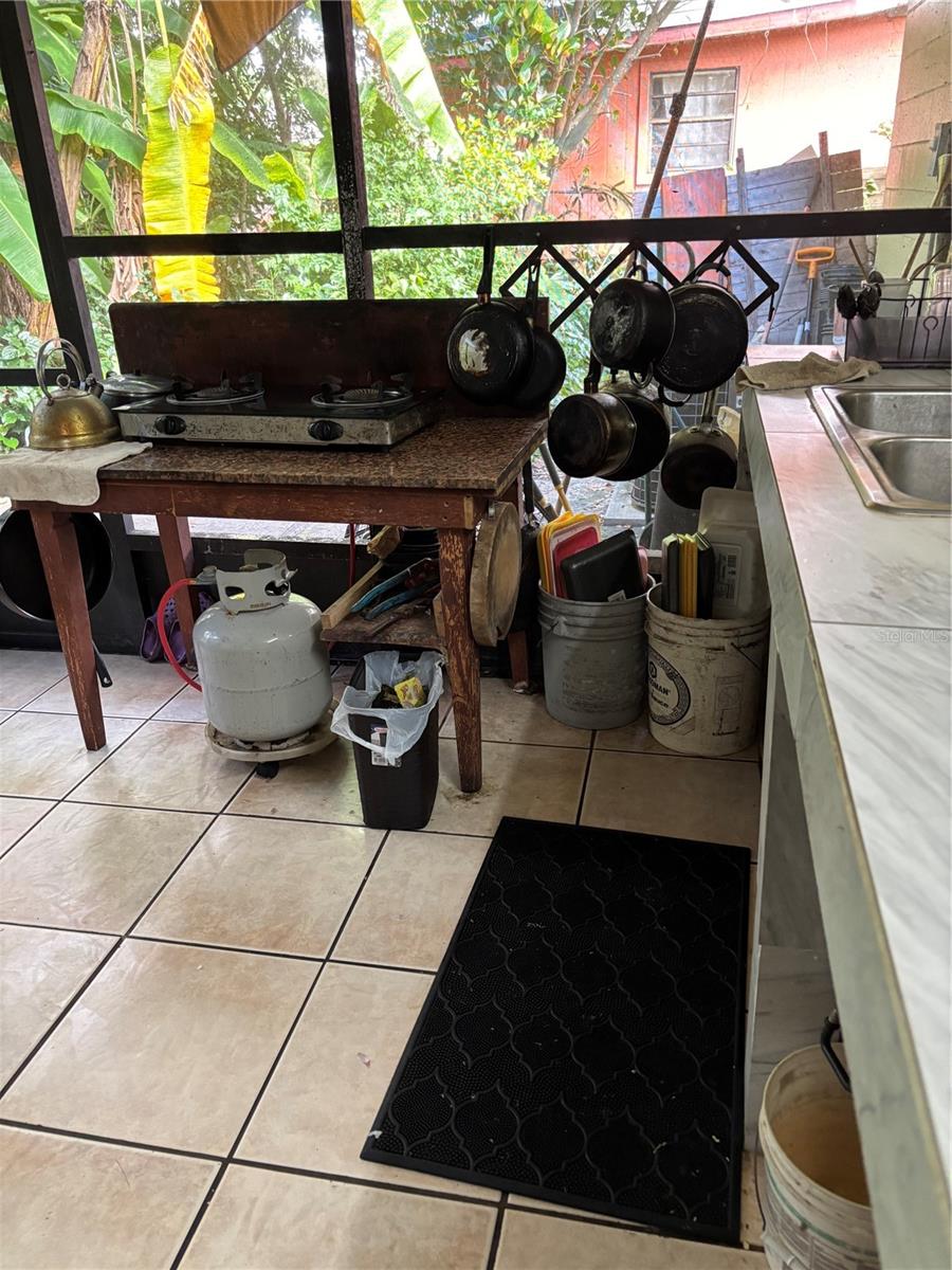 ORANGE BLOSSOM TERRACE FIRST ADD - Residential Lease