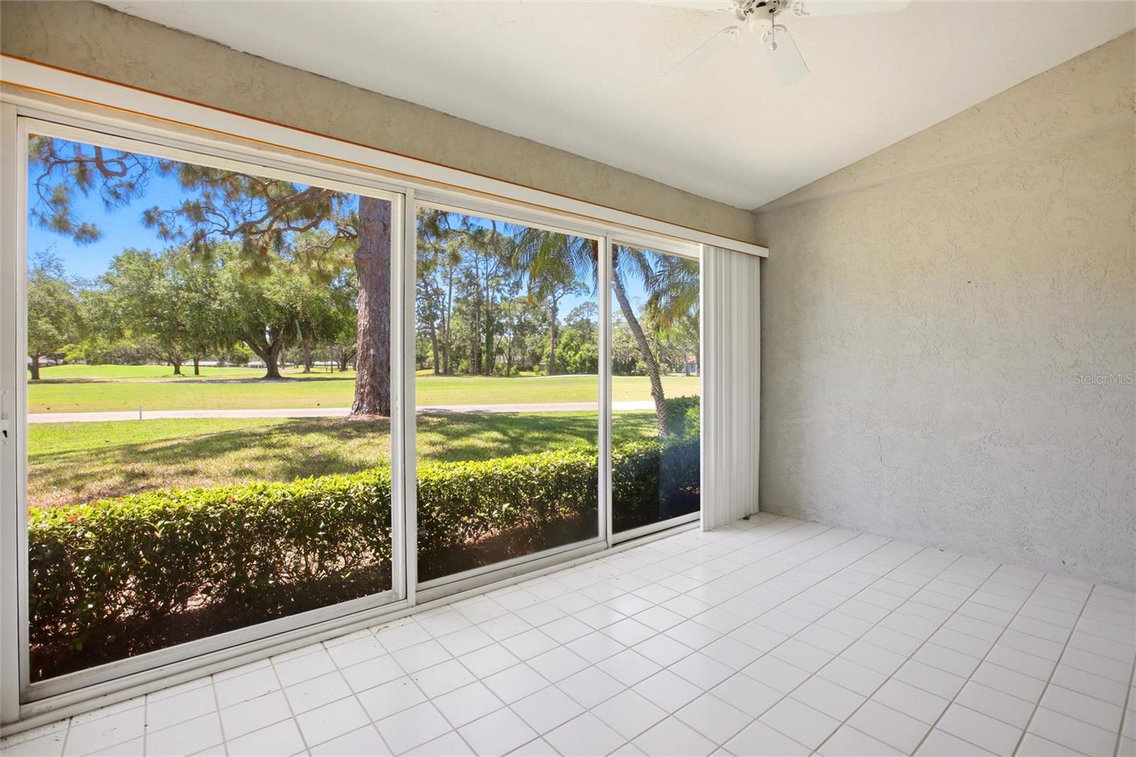 5576 COUNTRY CLUB WAY 5576