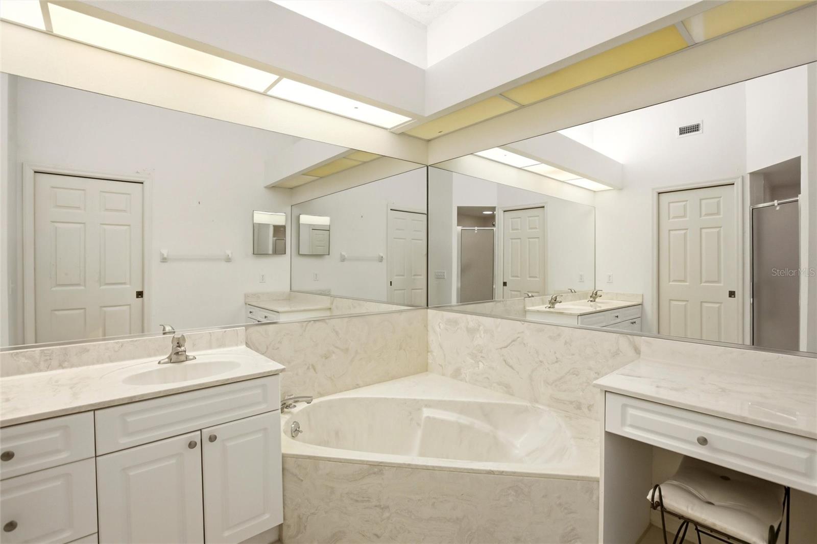 CLUB VILLAS II AT PALM-AIRE PH IX - Residential