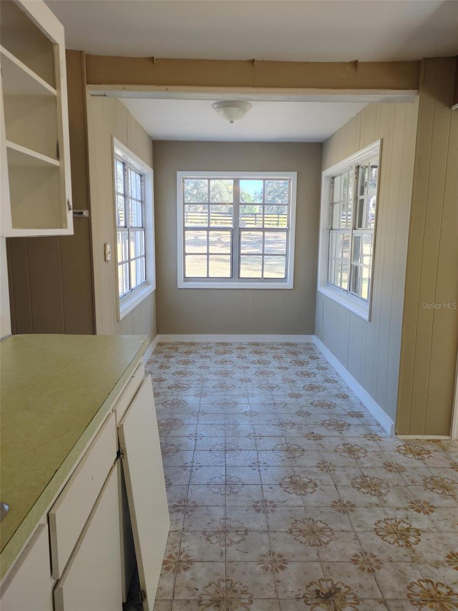 SILVER SPGS ACRES - Residential Income