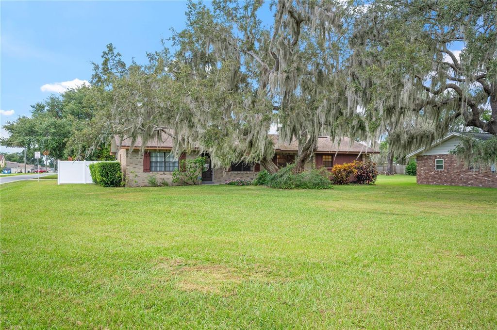 Photo of 101 Lakeview Drive, Auburndale, FL 33823 (MLS # P4936743)