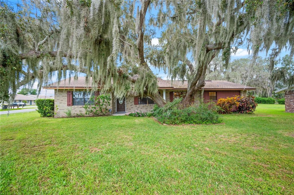 Photo of 101 Lakeview Drive, Auburndale, FL 33823 (MLS # P4936743)