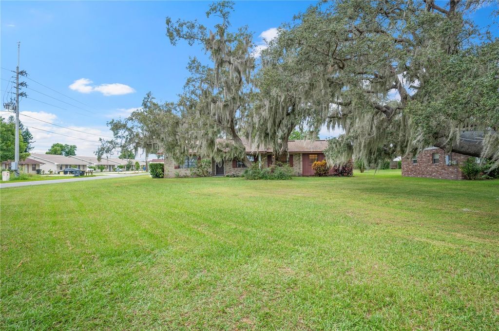 Photo of 101 Lakeview Drive, Auburndale, FL 33823 (MLS # P4936743)
