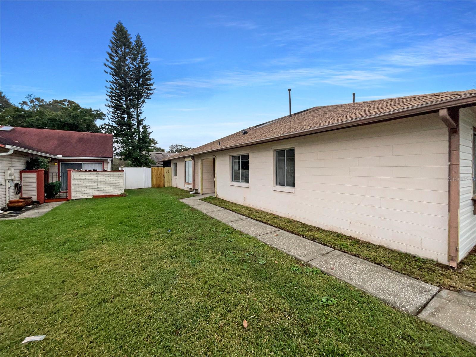 WHISPER LAKES - Residential