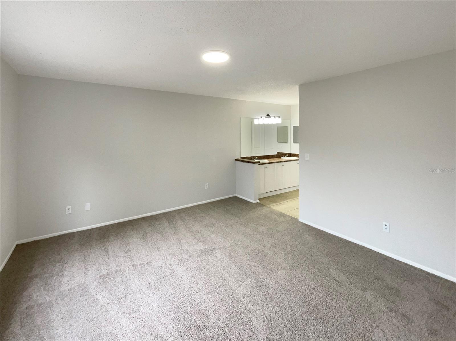 WHISPER LAKES - Residential