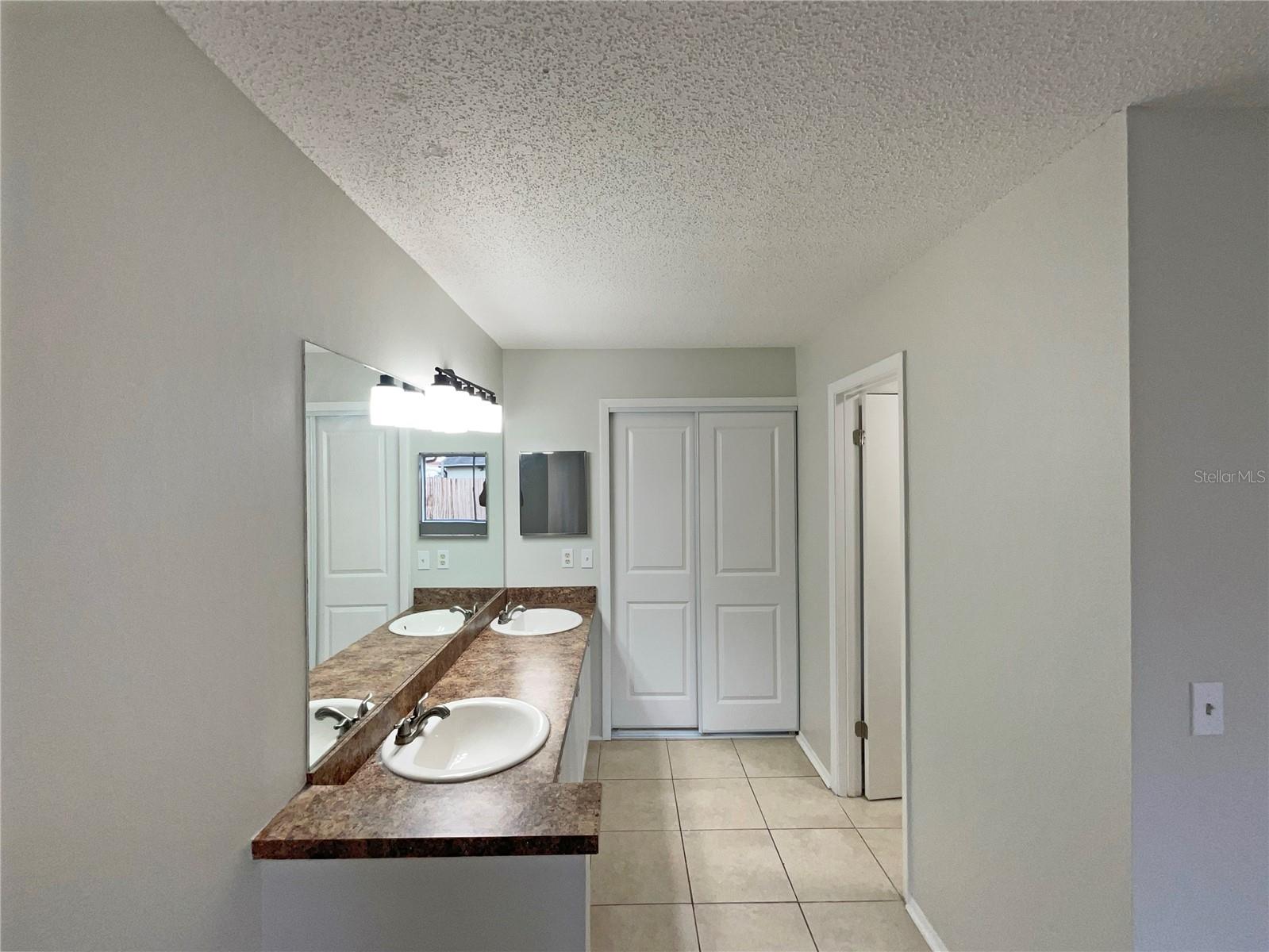 WHISPER LAKES - Residential