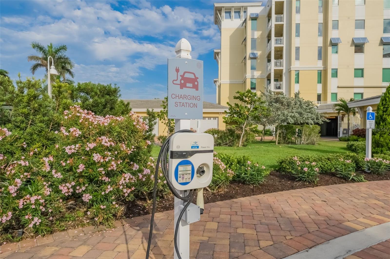 SUNSET POINTE AT COLLANY KEY III CONDO - Residential
