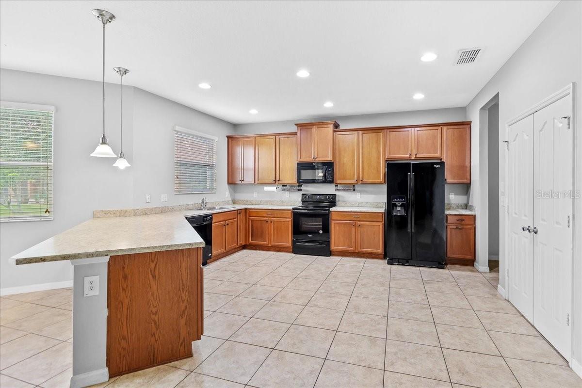SHINGLE CRK RESERVE / OAKS PH 3 / SHINGLE CREEK - Residential Lease