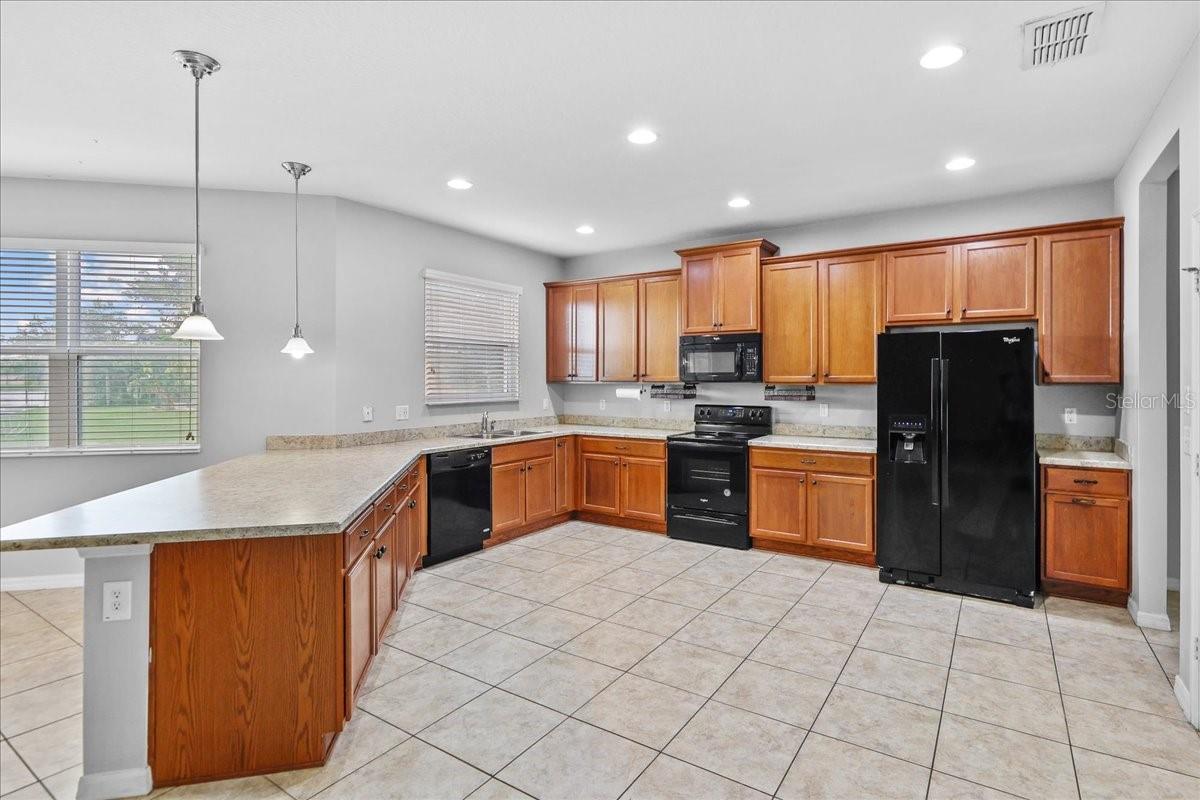 SHINGLE CRK RESERVE / OAKS PH 3 / SHINGLE CREEK - Residential Lease