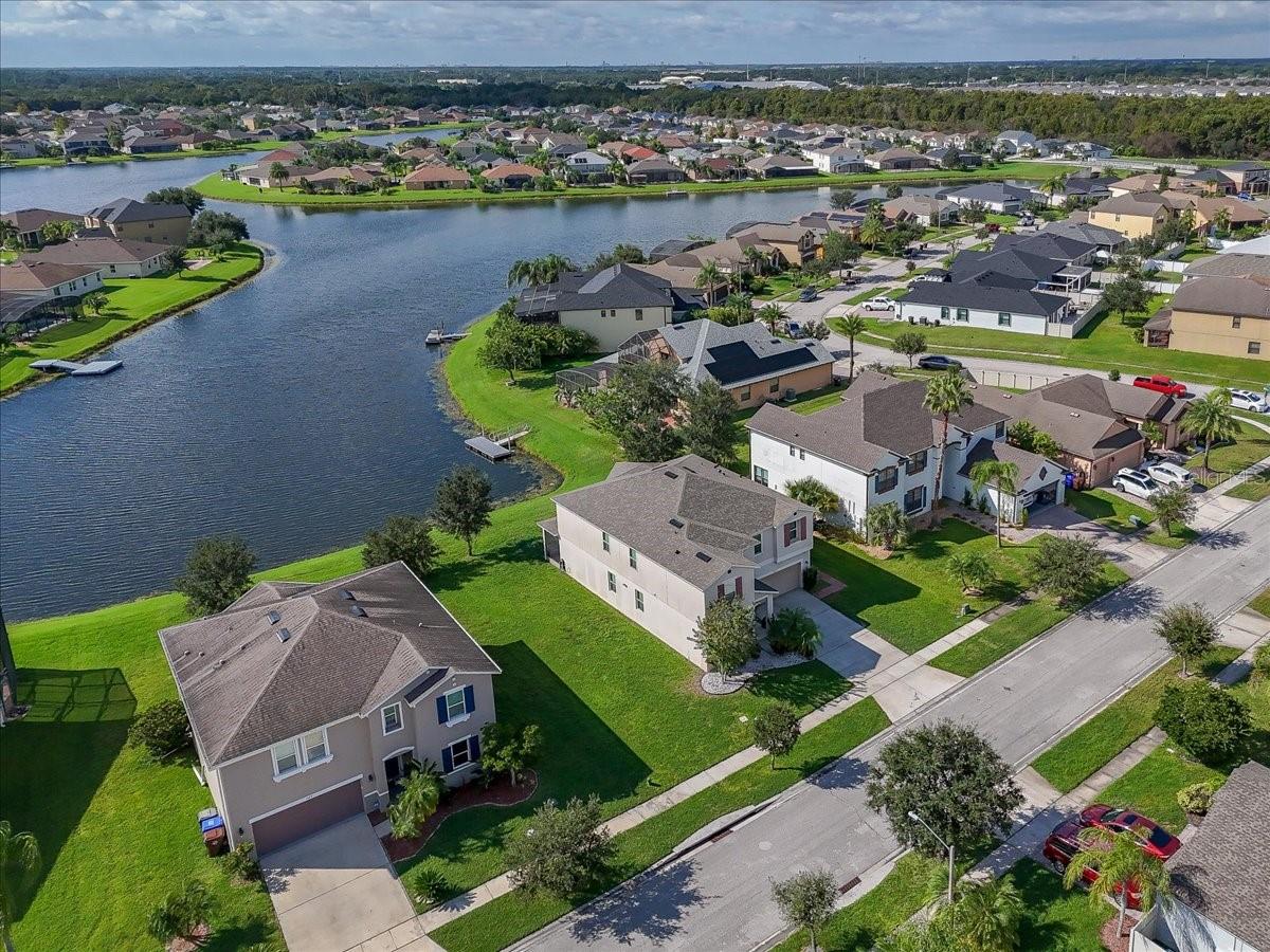 SHINGLE CRK RESERVE / OAKS PH 3 / SHINGLE CREEK - Residential Lease